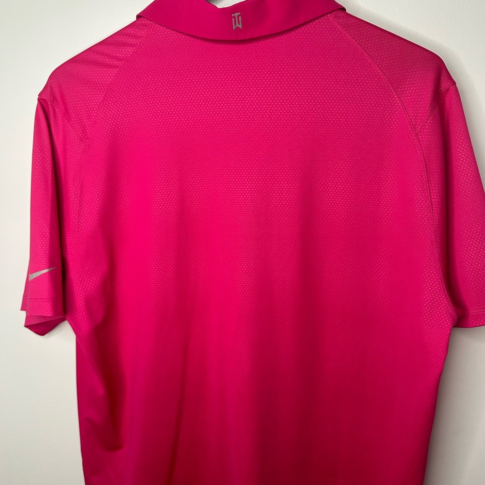 Men’s Nike Tiger Woods Collection Dri-Fir Golf Polo - Large in  fuchsia - Picture 4 of 4